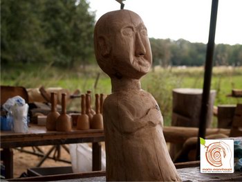 Ausflugsziel, Urlaub und Erlebnisgeschenk im Bildhauerkurs mit Holz beim Künstler Mario Mannhaupt